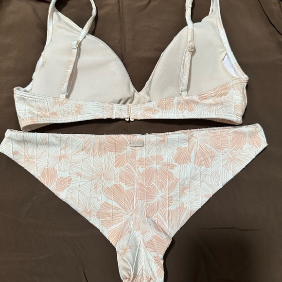 GUC Roxy Bikini Set - Picture 2 of 3